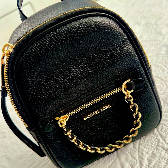 🆕Michael Kors Leather Backpack - Picture 4 of 6